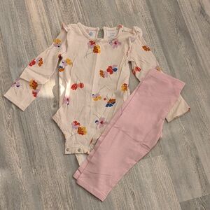 4/25$ 🌸Carter H&M Pink Leggings and Floral Top Set